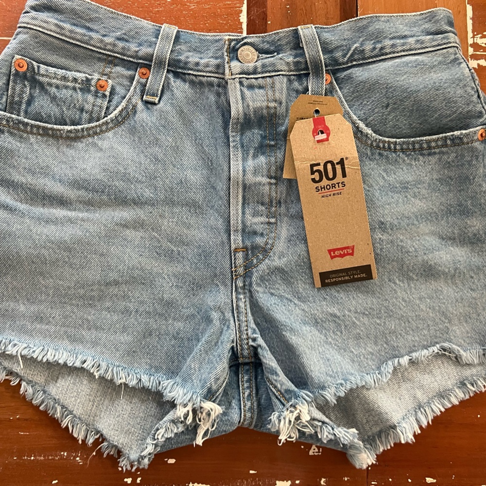 Levi 501 jean shorts, nwt, size 28